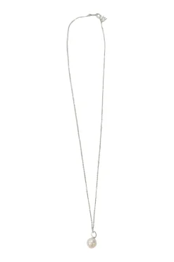 Classic 7mm AA-grade Akoya pearl solitaire pendant on 18-karat white gold cable chain