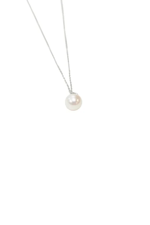 Classic 7mm AA-grade Akoya pearl solitaire pendant on 18-karat white gold cable chain