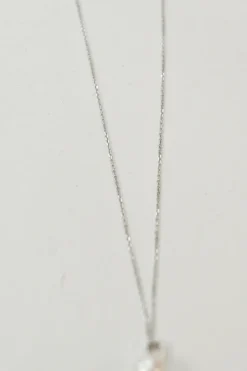 Classic 7mm AA-grade Akoya pearl solitaire pendant on 18-karat white gold cable chain