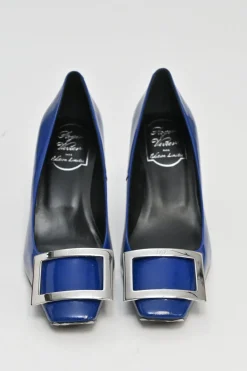 Cobalt blue patent leather limited-edition Trompette buckle pumps with mirrored signature comma heels