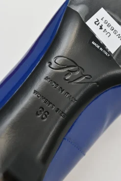 Cobalt blue patent leather limited-edition Trompette buckle pumps with mirrored signature comma heels