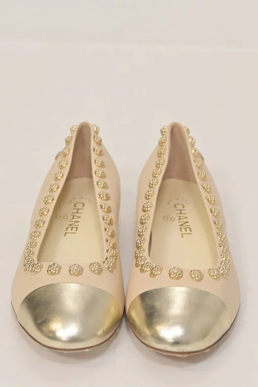 Cream and gold camellia-embellished leather round-toe ballerinas
