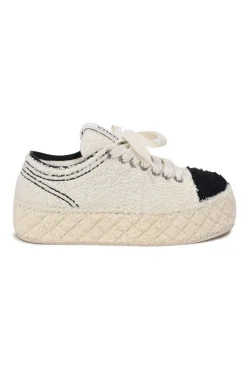 Cream matelassé terrycloth low-top platform sneakers with contrasting cap toe