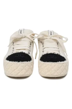 Cream matelassé terrycloth low-top platform sneakers with contrasting cap toe