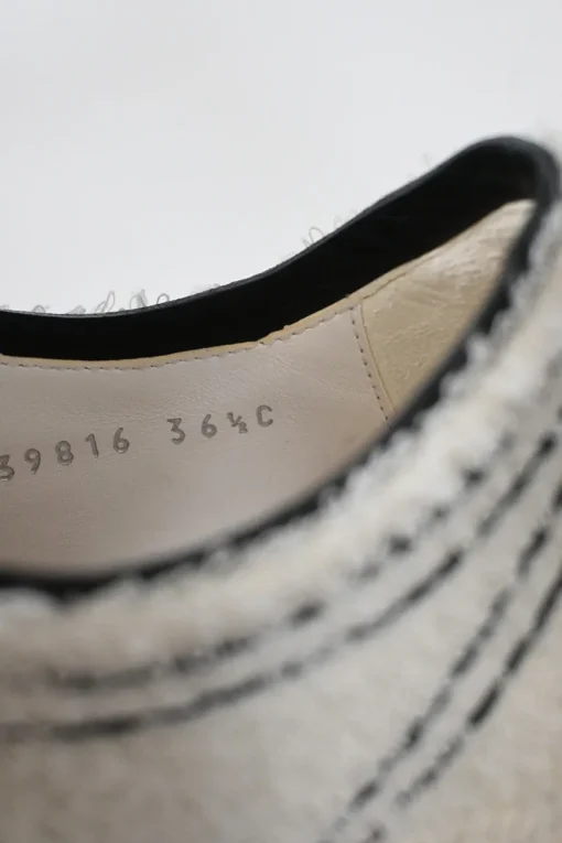 Cream matelassé terrycloth low-top platform sneakers with contrasting cap toe