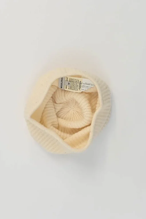 Ecru wool-cashmere blend rib knit beanie with rolled edge