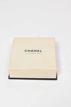 1984-1989 Faux-pearl and gold-finish metal chain link round clip-on earrings