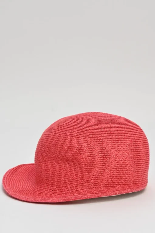 Geranium braided paper Emma cap featuring 'H vagues' and lacquered Clou de Selle appliqués