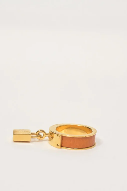 Gold-finish permabrass and leather Loop Charms Cadenas Scarf 90 ring