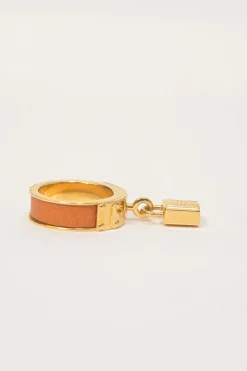 Gold-finish permabrass and leather Loop Charms Cadenas Scarf 90 ring
