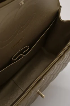 Gold-tone foiled matelassé leather 2012-2013 Jumbo double flap shoulder bag with gold-tone metallic hardware