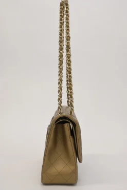 Gold-tone foiled matelassé leather 2012-2013 Jumbo double flap shoulder bag with gold-tone metallic hardware