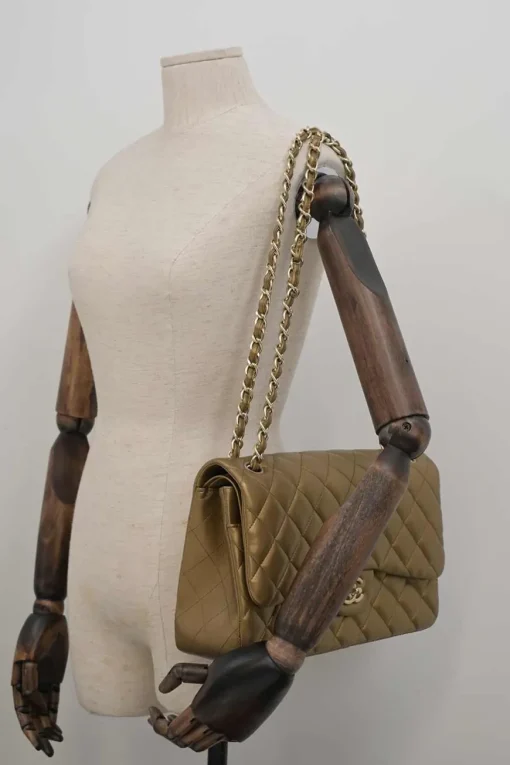 Gold-tone foiled matelassé leather 2012-2013 Jumbo double flap shoulder bag with gold-tone metallic hardware