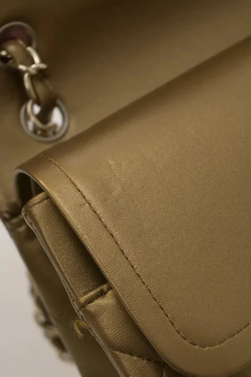 Gold-tone foiled matelassé leather 2012-2013 Jumbo double flap shoulder bag with gold-tone metallic hardware
