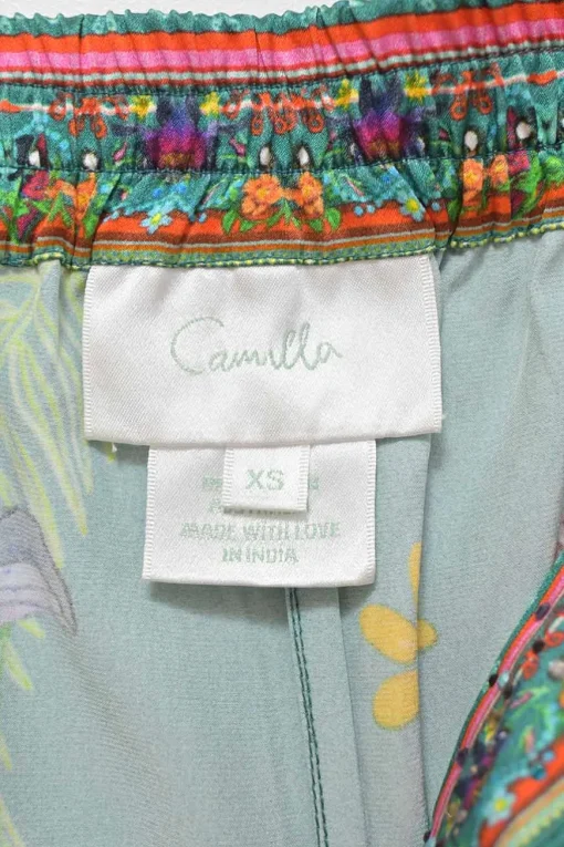 Green botanic print lounge shorts featuring contrasting piping details