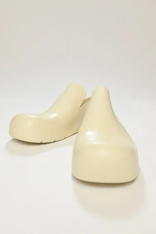 Ivory rubber Puddle slingback log sole clogs