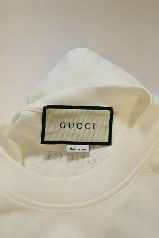 Ivory screen-printed cotton jersey crewneck pullover T-shirt featuring GG apple motif at centre front
