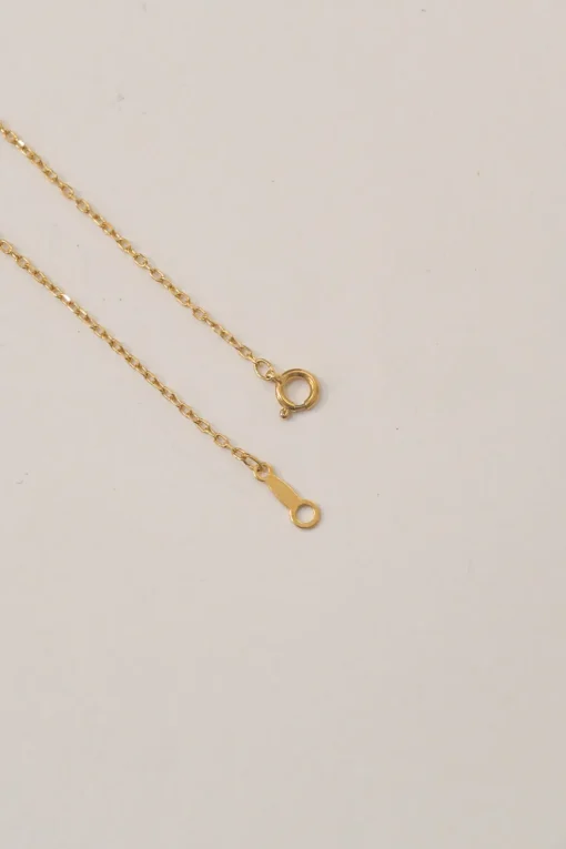 18-karat yellow gold and Akoya cultured pearl vine solitaire pendant necklace with spring clasp closure