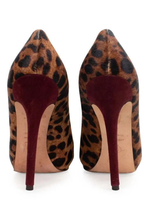 Leopard pattern in calf hair peep toe pumps