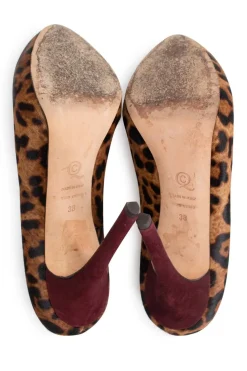 Leopard pattern in calf hair peep toe pumps