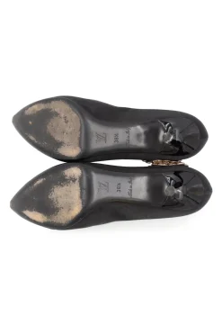 Louis Vuitton Black point toe satin pumps, EU 38.5
