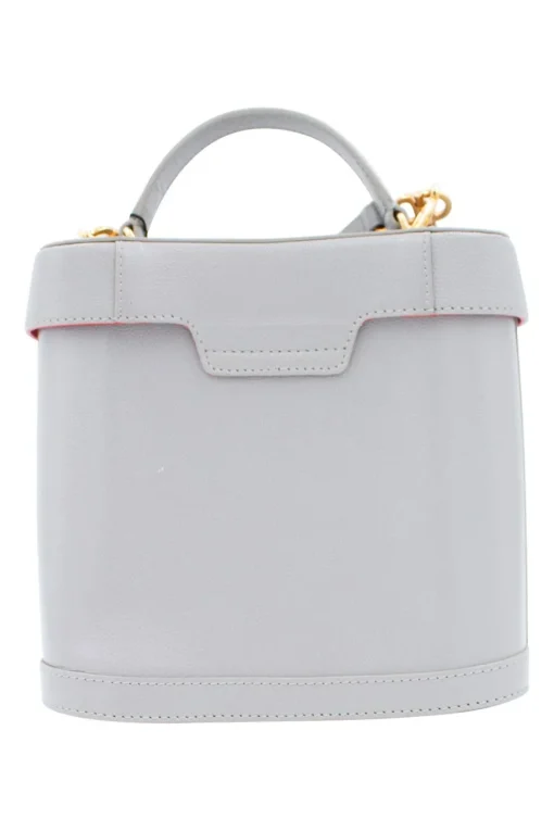 Mark Cross box bag with lid and handle, and push clasp in pebbled grey leather. Removable shoulder strap for cross body carry