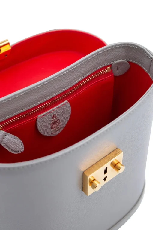 Mark Cross box bag with lid and handle, and push clasp in pebbled grey leather. Removable shoulder strap for cross body carry