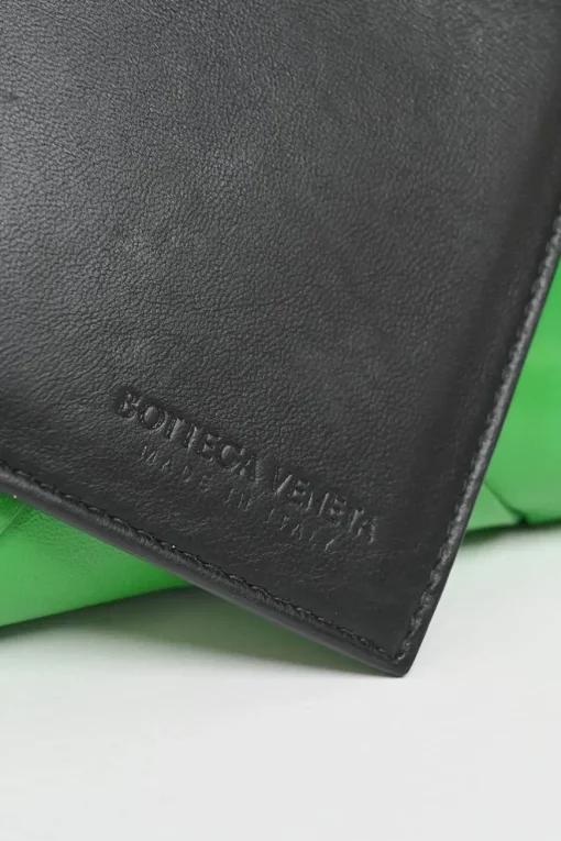 Medium Grass Intrecciato Leather Cabat Tote Bag
