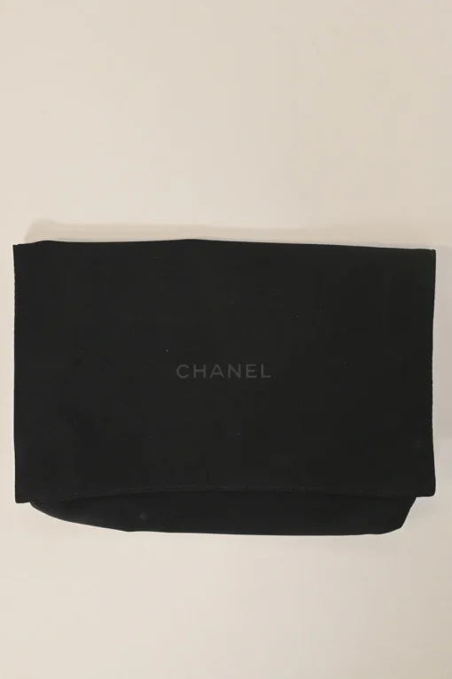 Multi-colour bouclé tweed wallet on chain