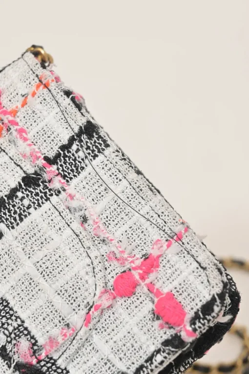 Multi-colour bouclé tweed wallet on chain