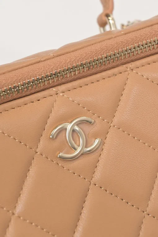 Neutral matelassé lambskin leather top handle vanity case with chain