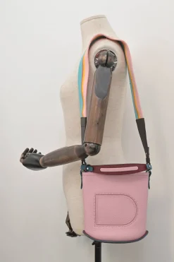 Pink leather Pin Surpiqué bucket bag