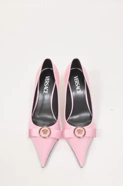Pink patent leather sharp-point toe Gianni Bow 110 stiletto pumps featuring signature Nastro Gianni bow with enameled Medusa hardware