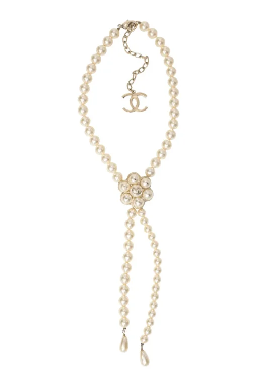 Resin faux pearl and gold-finish metal floral lariat necklace with lobster clasp closure
