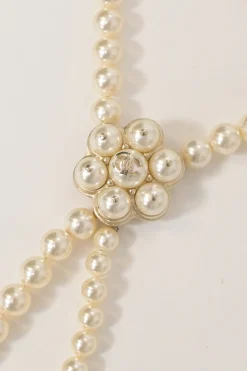 Resin faux pearl and gold-finish metal floral lariat necklace with lobster clasp closure