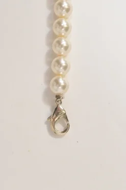 Resin faux pearl and gold-finish metal floral lariat necklace with lobster clasp closure