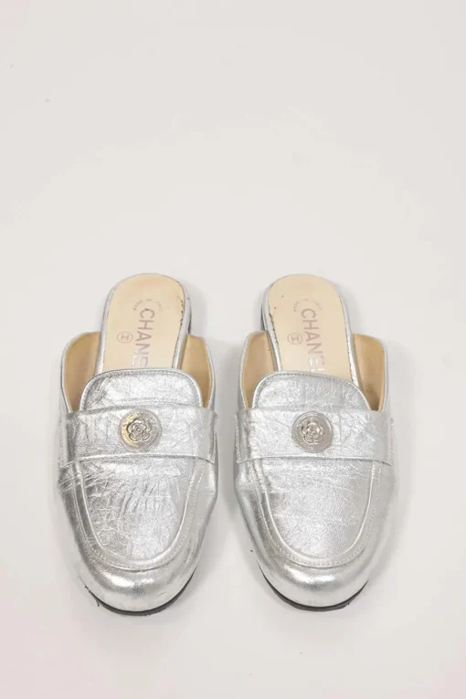 Silver foiled leather round-toe slip-on mules with camellia medallion appliqué