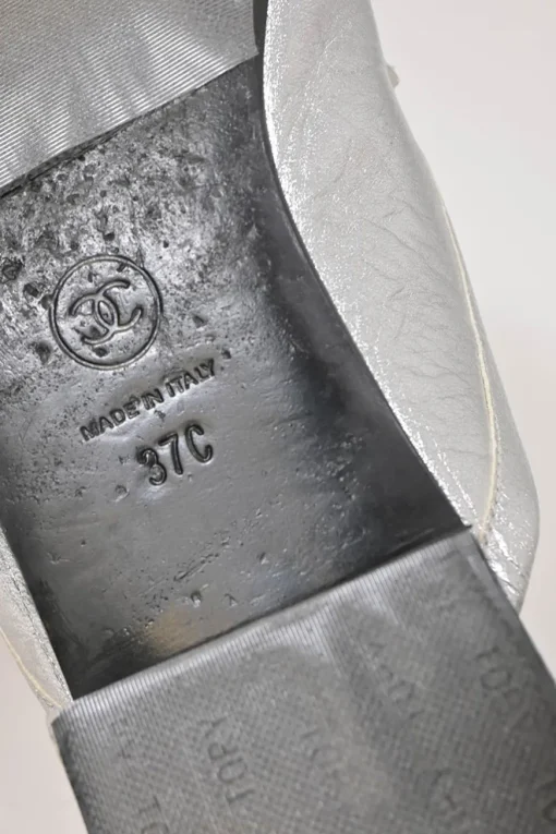 Silver foiled leather round-toe slip-on mules with camellia medallion appliqué