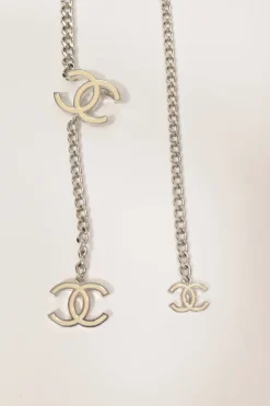 Silver-finish metal and enamel Coco Mark chain belt with hook closure