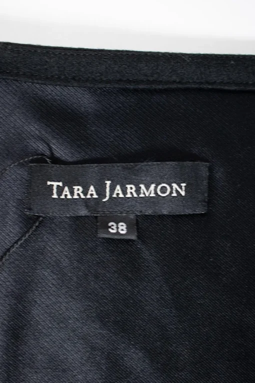 Tara Jarmon black wool flared skirt with flower embroidery. SIde button up