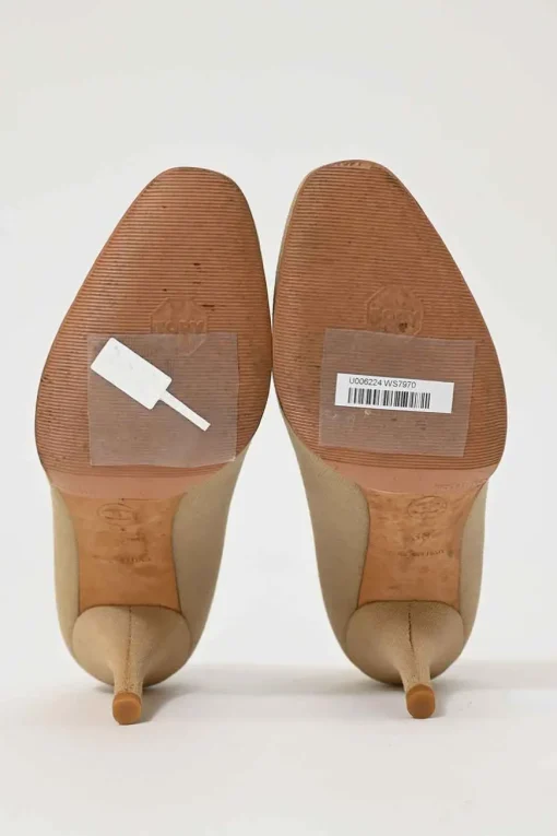 Taupe canvas and leather round-toe camellia pumps