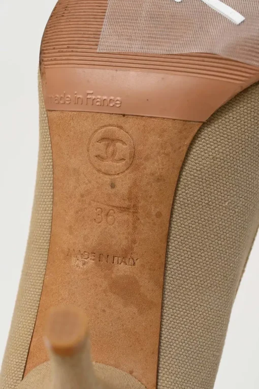 Taupe canvas and leather round-toe camellia pumps