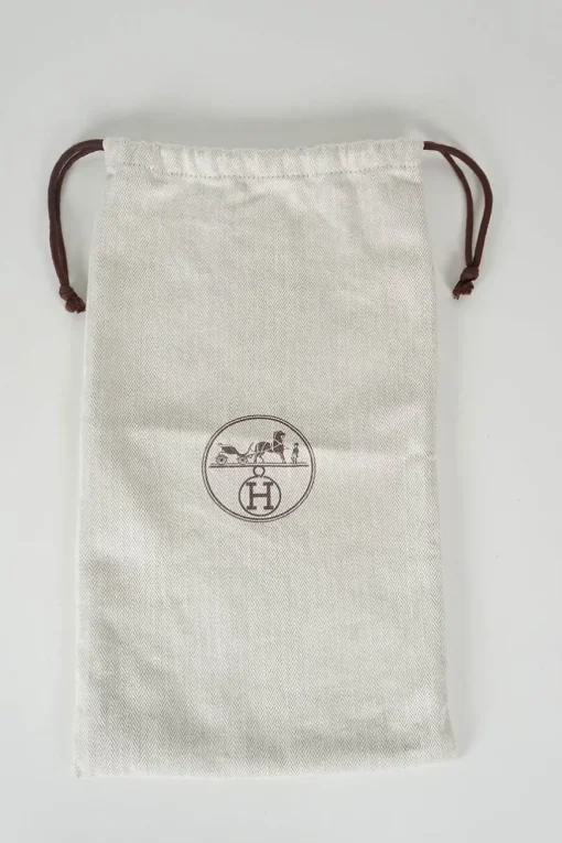 'Tess Cap' in off white cotton canvas with interior "Quadrige" badge and adjustment tab with two polished palladium plated Clou de Selle details