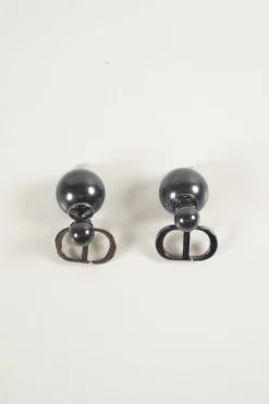 'Tribales' earrings with grey resin pearl