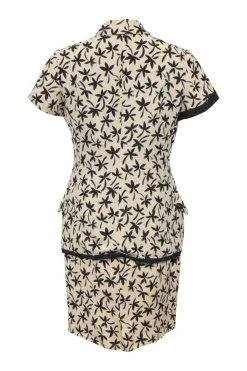 Two-tone halftone floral print two-piece set featuring spread collar button-front short sleeve jacket and mini pencil skirt