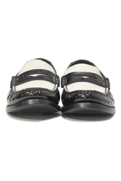 Two-tone patent leather 'Le Loafer' slip-on penny loafers featuring monogram plaque appliqué