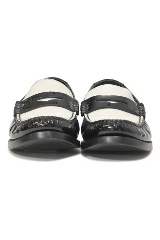 Two-tone patent leather 'Le Loafer' slip-on penny loafers featuring monogram plaque appliqué