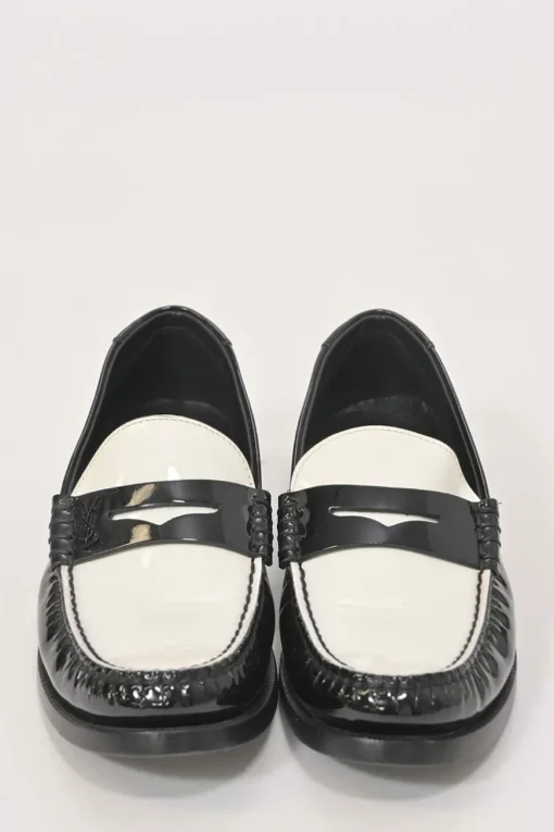 Two-tone patent leather 'Le Loafer' slip-on penny loafers featuring monogram plaque appliqué