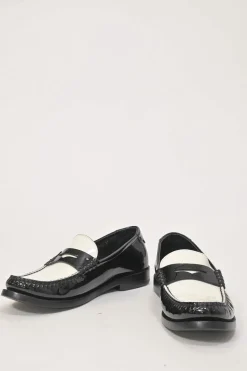 Two-tone patent leather 'Le Loafer' slip-on penny loafers featuring monogram plaque appliqué
