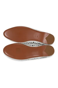 White leather laser cut round toe ballerina flats